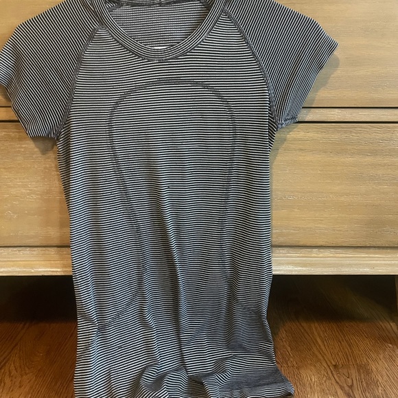 LULULEMON swiftly!! Rare color! - Picture 5 of 5